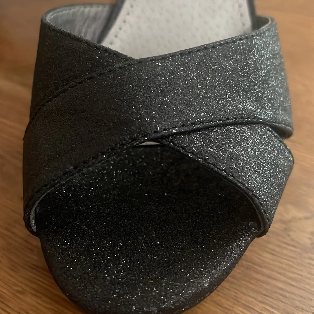 Brand New Glittery Women's Guess Strappy Heels Size 9 1/2 - Picture 3 of 5